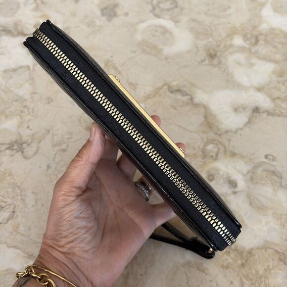 Betsey Johnson Black Skulls Zip Around Wristlet Wallet - Picture 6 of 12